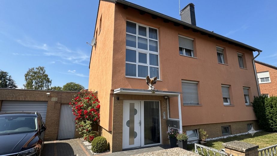 Gepflegtes Mehrfamilienhaus mit drei Wohneinheiten – Foto 1