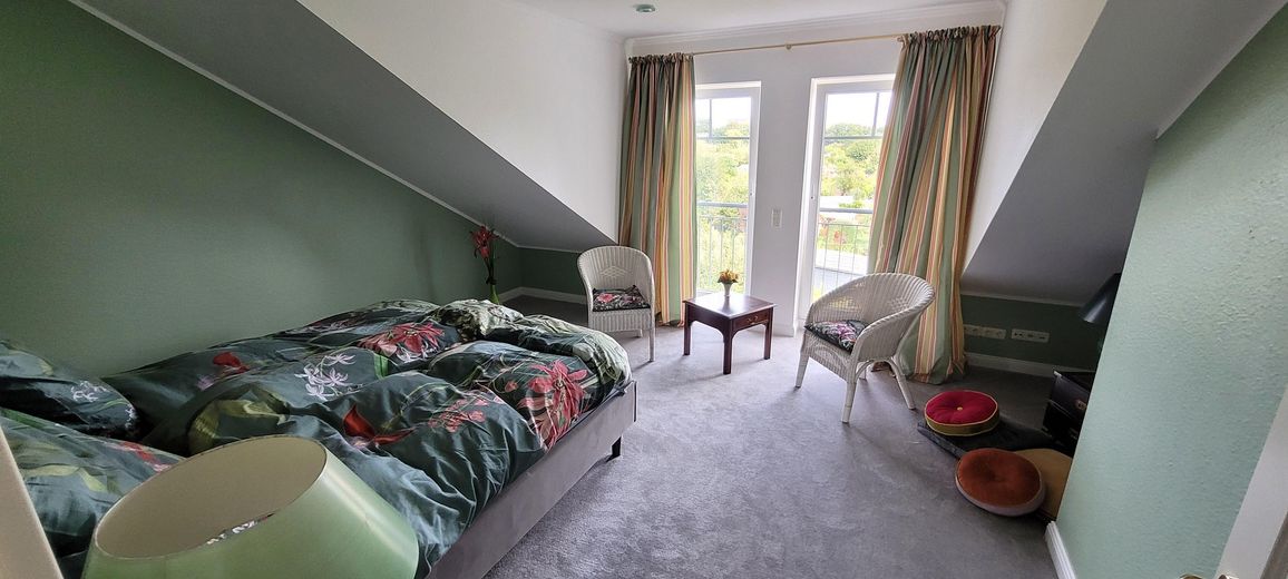 Stadthaus / Townhouse in Hamburg - Eimsbüttel mit unverbaubaren Blick in den Stadtpark Eimsbüttel – DG Zimmer vorne
