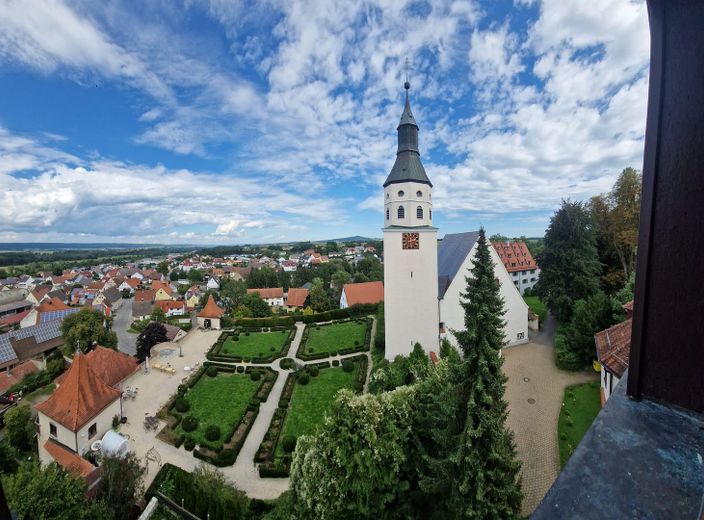 Wohnen im Schloss Neufra auf 95m² 2 Zimmer möbliert – Aussicht aus dem Wohnzimmer