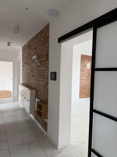 4-Zimmer SmartHome (Vollklimatisiert) - Kernsanierte Altbau-Wohnung mit Luxus Innenausstattung – Flur leer 3