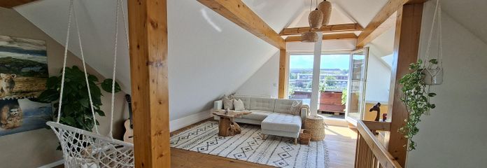 Lutherstraße: 2-Zimmer-Maisonette, fugenloses Bad, tolle Aussicht, Nobilia EBK – Wohnzimmer