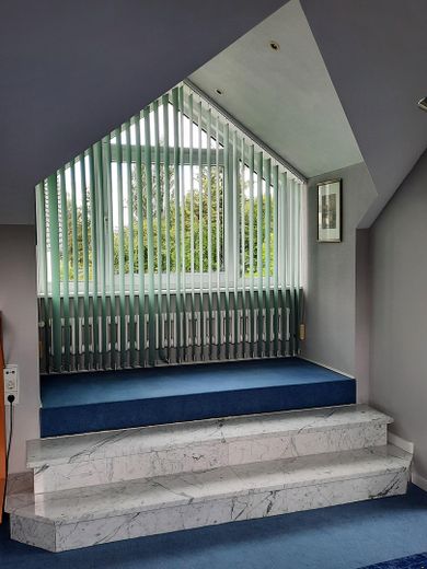 Sehr gepflegtes 4-Familien-Wohnhaus mit großem Gartengrundstück in Top Wohnlage von CR – DG Wohnung 2 Erker