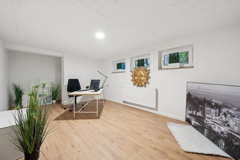 Modernisierte Wohnung mit Reihenhauscharakter, mit Gäste WC und Garten *von Privat* – zusätzlicher Raum