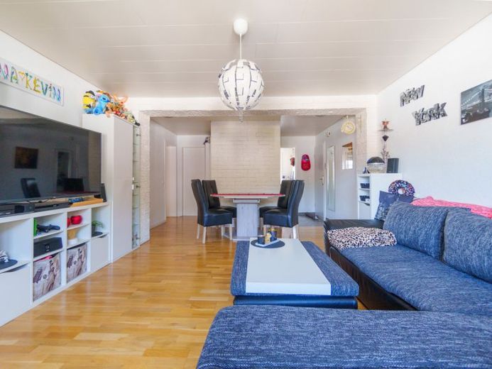 MURRHARDT: Tip Top renovierte 3 Zi-Wohnung - schöne Einbauküche - Balkon. – Bild 1