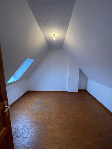 3-room - attic maisonette apartment, old building, city center – Zimmer 2 (oben)
