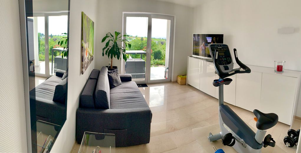 Lage,Lage,Lage - tolles Einfamilienhaus mit grandiosem See- und Bergblick – Sportraum /Zimme Gartenebene