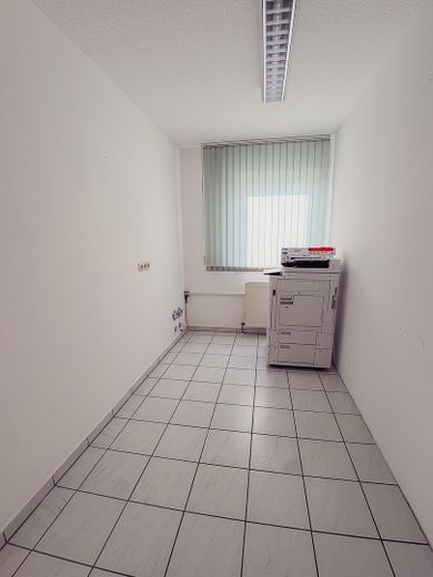 Bürofläche mit 5 Räumen im Gewerbegebiet Schwadermühle in Cadolzburg – ab sofort verfügbar – Raum 2 - Druckerraum