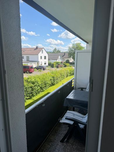 Helle 3-Zimmer-Erdgeschosswohnung mit Balkon und Garage in ruhiger Lage von Horn-Bad Meinberg – Zugang zum Balkon