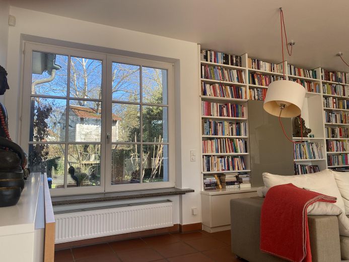 Wohnzimmer/Blick Baumhaus