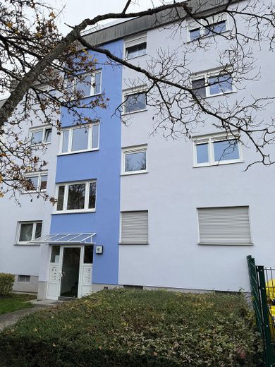 Modernize edilmiş, yeni baştan kapsamlı yenilenmiş 2 odalı kat mülkiyeti dairesi | 61 m² | Güney balkonu – Eingang
