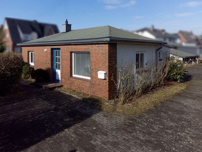 Sylt pur in Wenningstedt: Begehrte Lage wartet auf Sie! – Vorderhaus