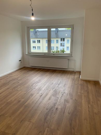 Frisch sanierte 3-Zimmer-Wohnung mit EBK, Stellplatz & Keller in Bodenheim – provisionsfrei – Foto 3