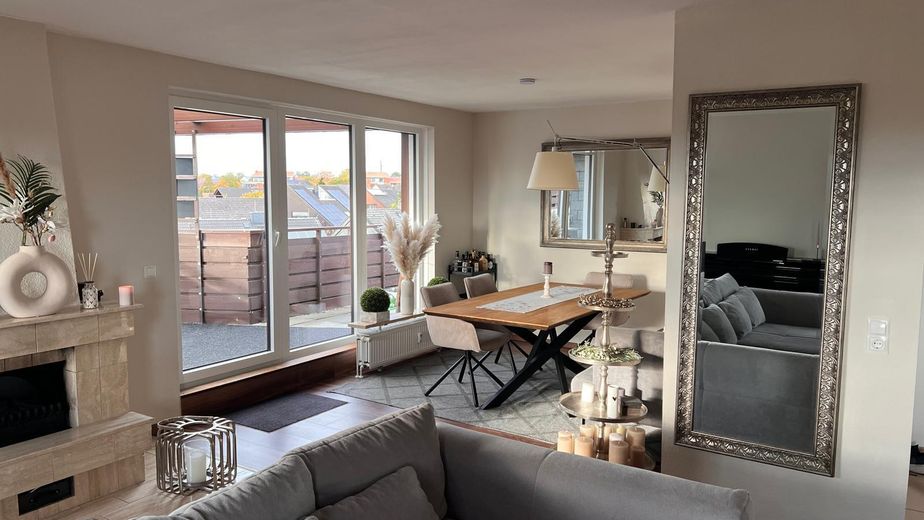 Penthouse sur les toits de Wolfenbüttel – Essbereich im Wohnzimmer