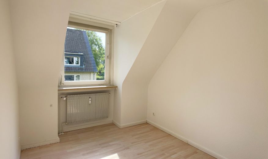 Provisionsfrei: Lichtdurchflutete 4-Zimmer-Eigentumswohnung mit Westbalkon in grüner Bestlage – Büro/ Kinderzimmer