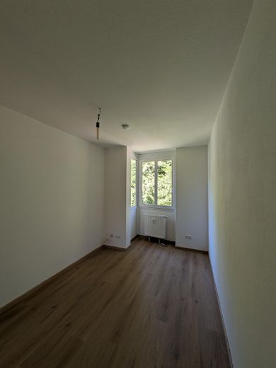 Lichtdurchflutete 3-Zimmer-Wohnung mit Süd-Wintergarten und Waldblick am Ebersberger Forst. – Kinderzimmer / Büro.
