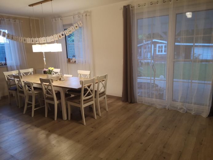 Charmantes Einfamilienhaus in ruhiger 2. Reihe – Essbereich