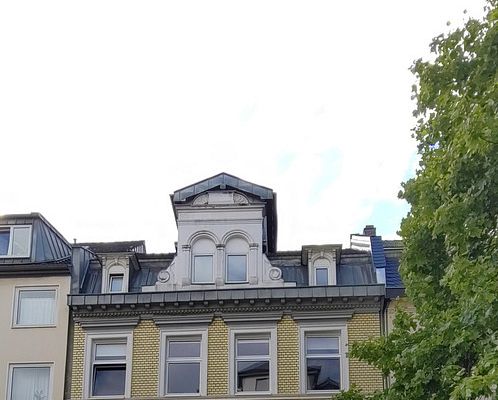 Provisionsfrei - wunderschöne, vermietete Altbauwohnung m. 3 Zimmern, heller Wohnküche, Balkon