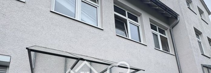 Mieszkanie na poddaszu z 3 pokojami, miejscem parkingowym i zabudową kuchenną – bez prowizji