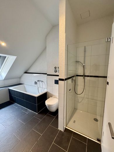 Stylish maisonette apartment with gallery, roof terrace & elevator – Foto 4