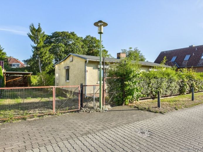 Attraktives Baugrundstück in gefragter Wohnlage mit umfangreich sanierungsbedürftigem Altbestand – Foto 1
