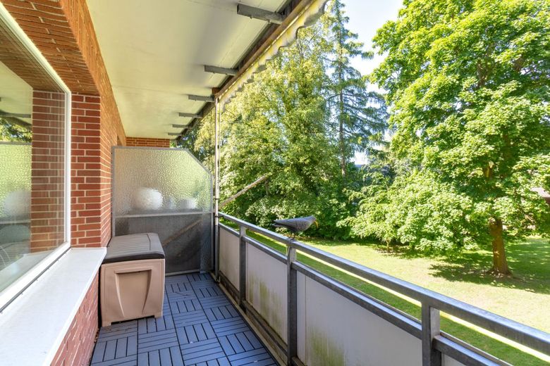 4-Zimmer-Wohnung in Wedel-Schulau mit Balkon und Tiefgaragenstellplatz – Großer Balkon