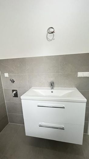Nähe Wasserturm - sanierte Einzimmerwohnung mit großem Balkon – Bad