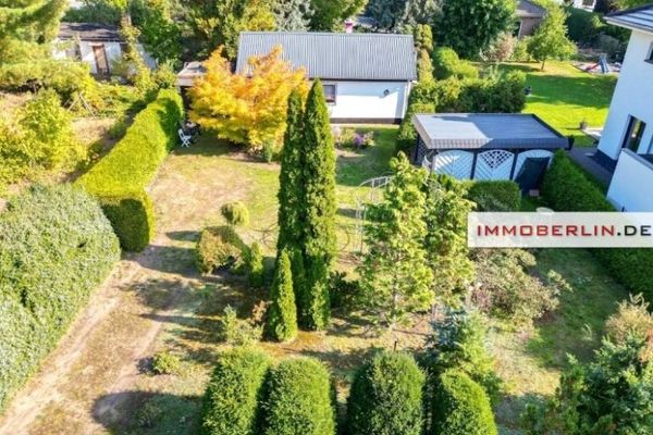 IMMOBERLIN.DE - Чудова ділянка під забудову в зручному для сімей розташуванні поблизу озера Пінновер-Зее