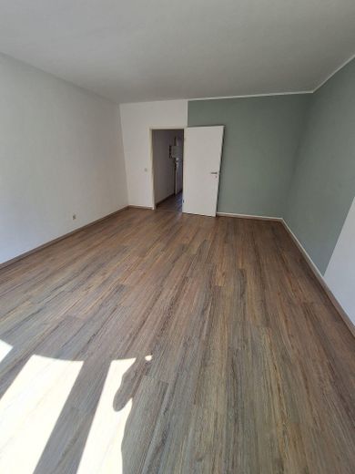 Renovierte, schöne 2-Zimmer Wohnung Krefeld Mitte – Wohnzimmer