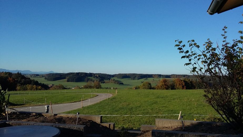 Einfamilienhaus mit gewerbl. Anbau im Außenbereich – Ausblick v. Terrasse