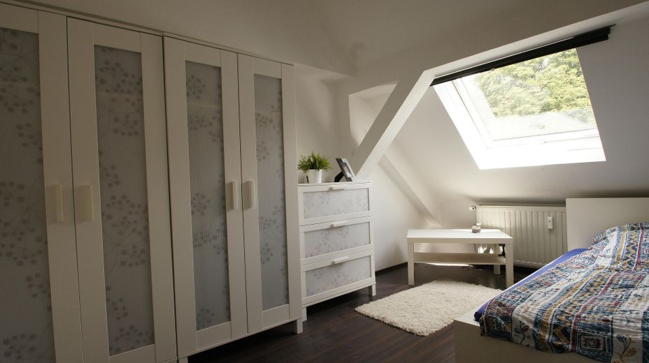 Lichtdurchflutete 3 Zimmer Dachgeschosswohnung – Foto 4