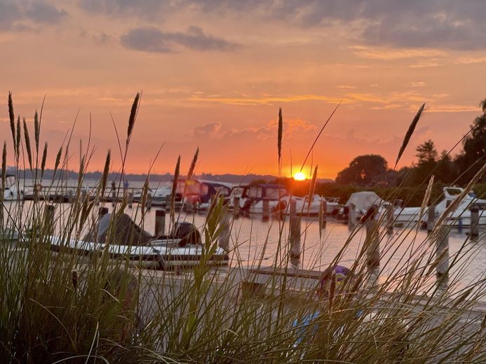 Sonnenuntergang im Hafen