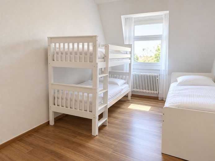 Provisionsfrei – Gepflegte 3-Zimmer Wohnung im Altbau MFH mit Top-Rendite – Schlafzimmer 2