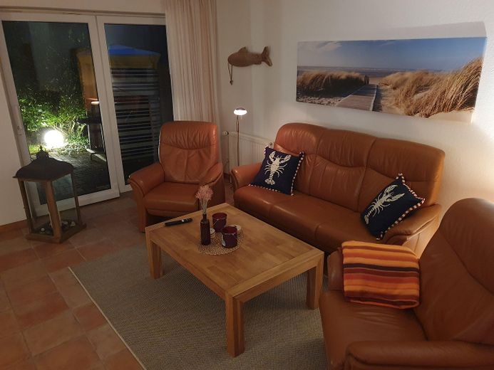 Ferienhaus inkl. Garage auf Borkum zu verkaufen – Wohnzimmer Abendstimmung