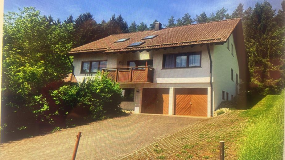 Casa con molta luce, spazio e vista. Adatta anche come casa intergenerazionale o con studio professionale. – Südansicht