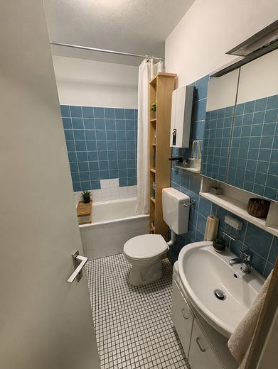 4 Zi-Wohnung mit Balkon und toller Aussicht+++Provisionsfrei +++ – Bad (mit KI angepasst)