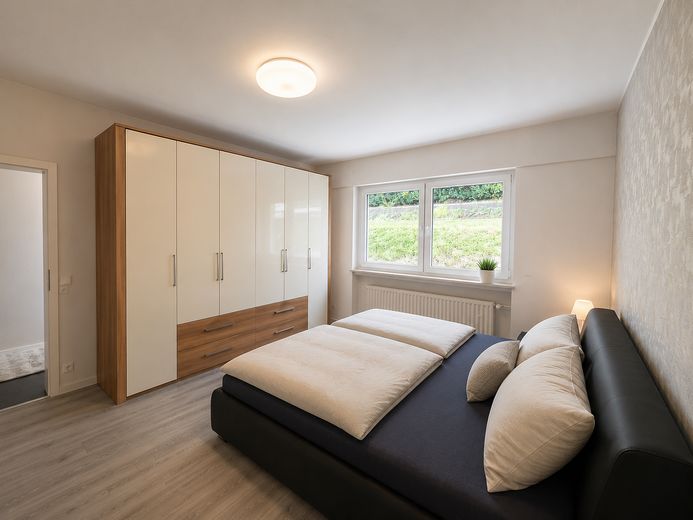 Modernisiertes EFH + ELW | 195 m² | Waldrand | Luxemburg 20 Min | Provisionsfrei – Schlafzimmer