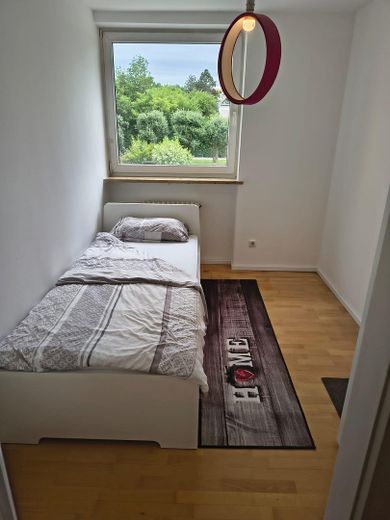 3-Zimmer-Wohnung (ca. 80 m²) mit Balkon- Ideal für WG oder Einzelmieter – Zimmer 3