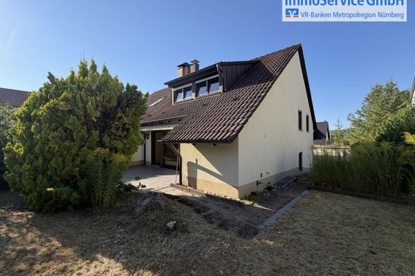 AB SOFORT VERFÜGBAR! - DHH mit 4-Zimmer auf ca. 111 m² Wohnfläche mit Garten, Terrasse und Garage
