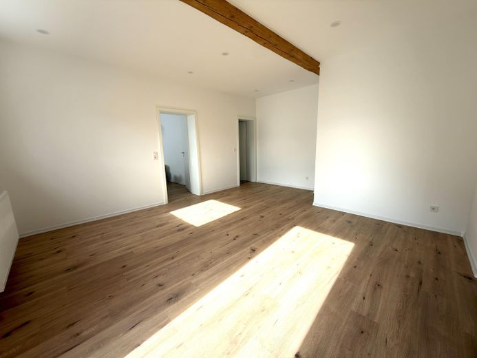 Hochwertiges, kernsaniertes, bezugsfertiges Zweifamilienhaus – Energieklasse A – EG Wohnzimmer