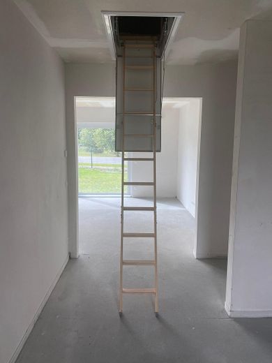 Sin comisión, primera ocupación, ¡encantador bungalow con parcela incluida en Sonnewalde-Münchhausen! – Dacheinschubtreppe