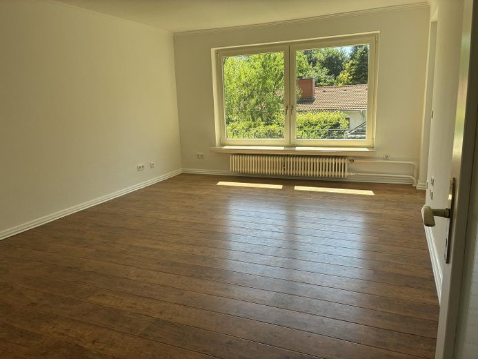 Gepflegte und gemütliche 2Zi Whg mit neuer Küche in ruhiger Lage Pinneberg-Quellental – Wohnzimmer