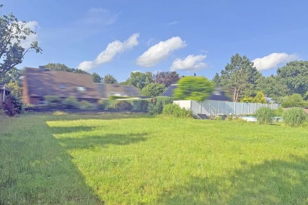 Terreno edificabile soleggiato in posizione tranquilla ai margini del bosco a Sülfeld-Borstel