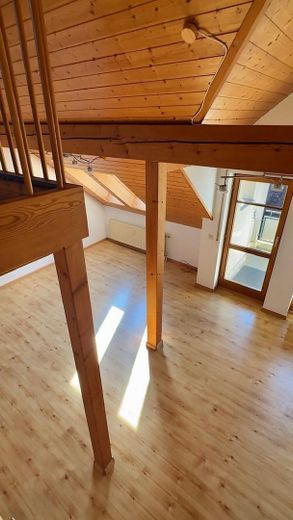 Nähe Basel | 2 Stellplätze inklusive | DG-Wohnung mit Empore | provisionsfrei – Wohnraum von oben