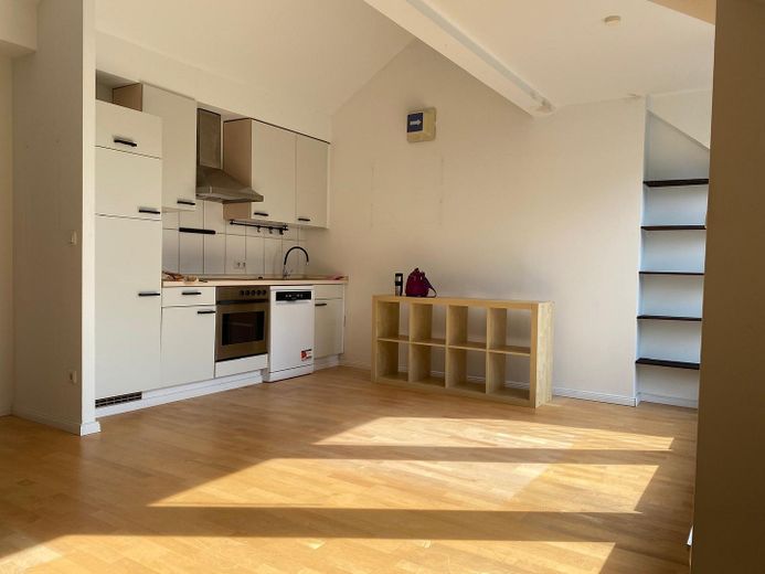 Lichtdurchflutete Dachgeschoßwohnung in Barmbek-Nord mit eigenem Stellplatz – Foto 3