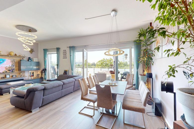 Wyjątkowy czteropokojowy apartament typu penthouse z windą i tarasem we Frankfurcie nad Menem – Wohnzimmer