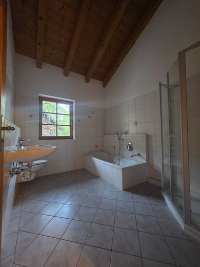 Reihenhaus-Perle nahe Chiemsee &amp; Kampenwand – Bad