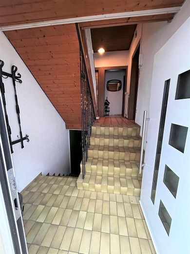 Eingang vorne / Zugang Keller