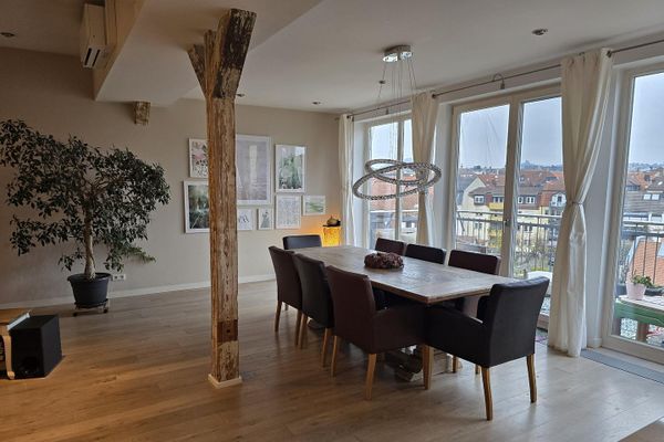 Wyjątkowe mieszkanie typu loft z 4 pokojami, położone w centrum Fuldy, z widokiem