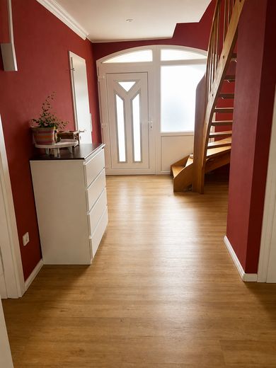 Großzügiges Einfamilienhaus- modernisiert & vielseitig nutzbar – Eingangsbereich
