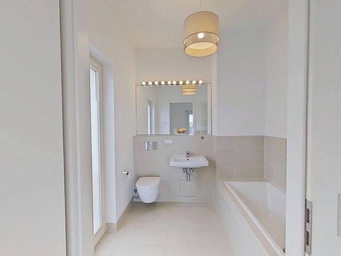 Exklusiver 2-Zimmer-Neubau mit 2 BALKONEN, EBK, Concierge-Service uvm. in den begehrten Heinrich-Heine-Gärten – Ansicht I: Bad I
